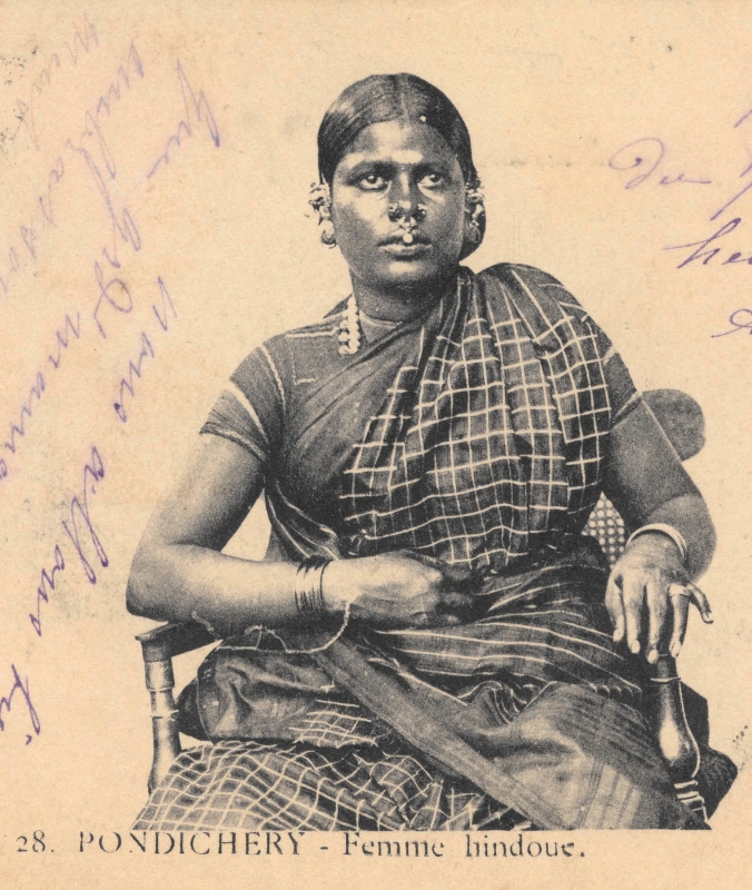 16-14 - Pondichery - femme hindoue